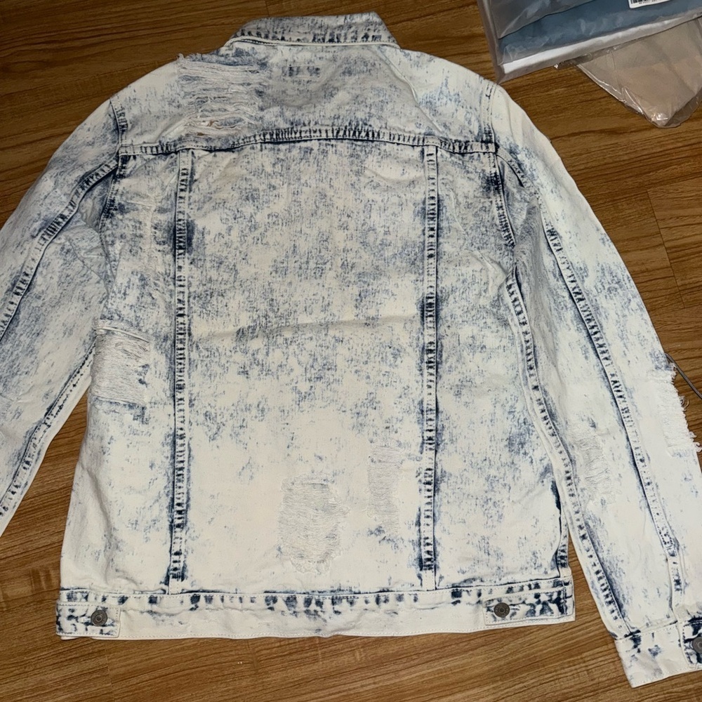 KDNK Los Angeles Distressed Acid Wash Denim Jacket - Ice Blue  Size XL- NWT - Picture 4 of 10